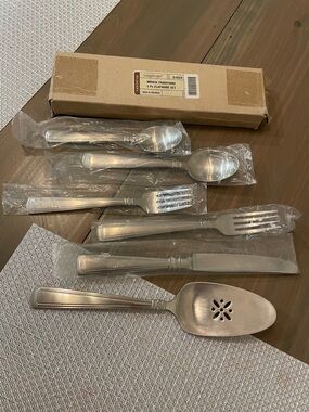 NEW Longaberger Woven Traditions 5 Piece Flatware Set Plus Pie Server